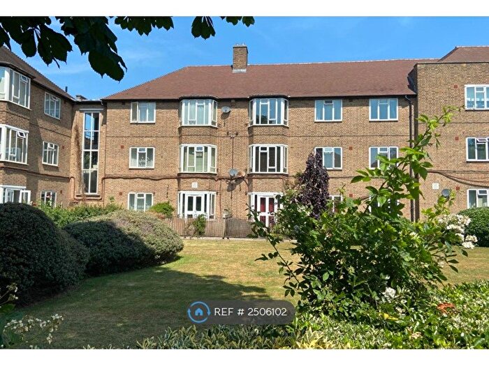 3 Bedroom Flat To Rent In Bruce House, London, W10