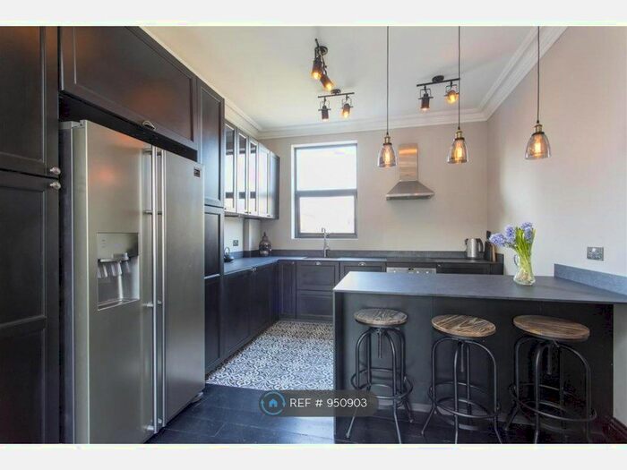 3 Bedroom Flat To Rent In Darville Road, London, N16