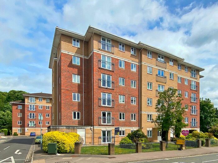 2 Bedroom Flat To Rent In Farnborough Road, Farnborough, GU14
