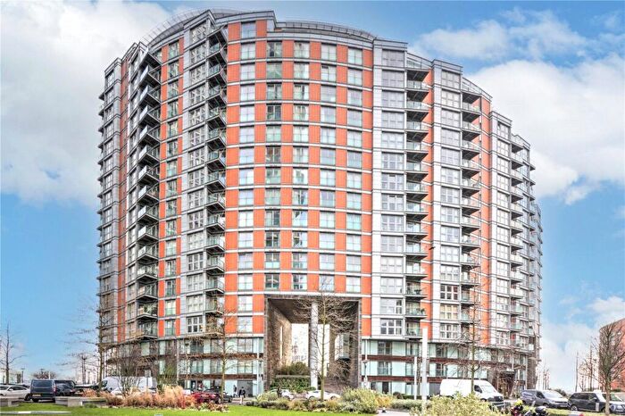 2 Bedroom Apartment To Rent In New Providence Wharf, Fairmont Avenue, Blackwall, E14