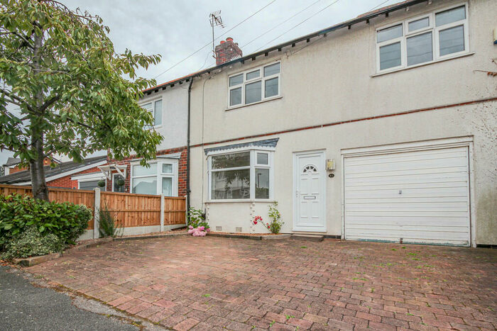 3 Bedroom Semi-Detached House To Rent In Oaklands Avenue, Littleover, DE23