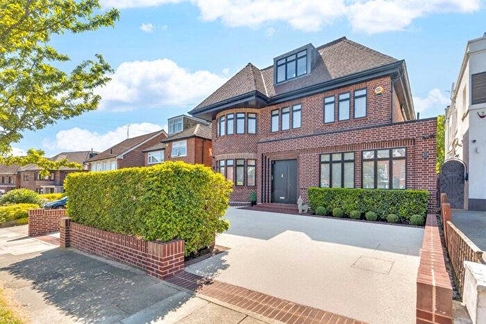 6 Bedroom Detached House For Sale In Fairholme Gardens, London, N3