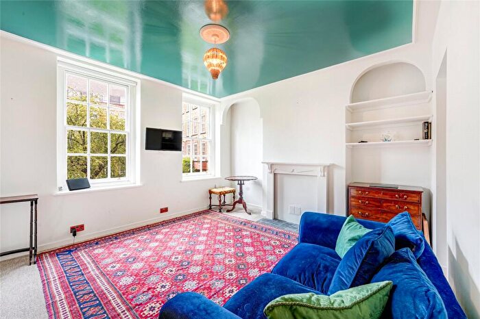 2 Bedroom Apartment To Rent In Vicarage Crescent, London, SW11