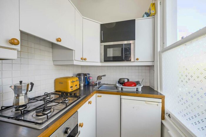 1 Bedroom Flat To Rent In Queen Elizabeth`s Walk, Stoke Newington, N16