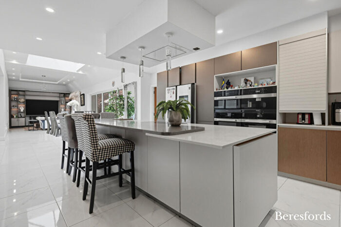 7 Bedroom Detached House For Sale In Widworthy Hayes, Hutton, CM13