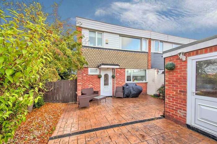 3 Bedroom Semi-Detached House To Rent In St. Vincents Place, Whitley Bay, NE26