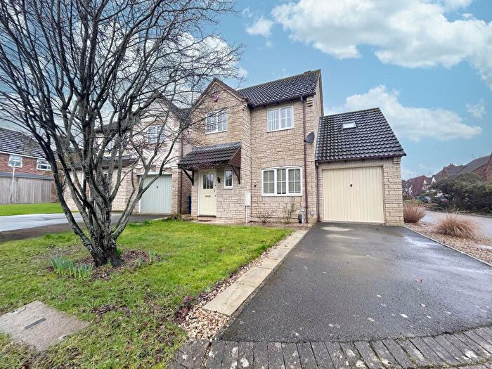 3 Bedroom Detached House To Rent In Honeysuckle Way, Bishops Cleeve, GL52