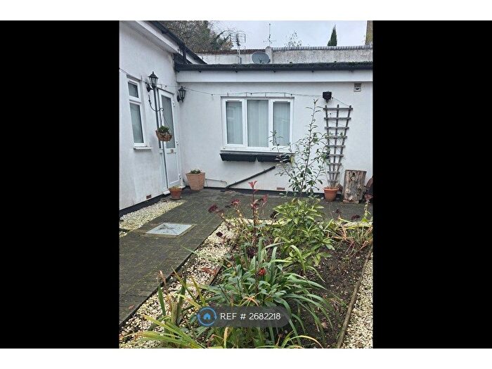 2 Bedroom Semi Detached House To Rent In Station Road, Amersham, HP7