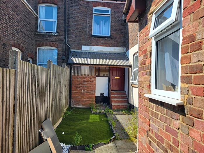 1 Bedroom Maisonette To Rent In Russell Street, Luton, LU1