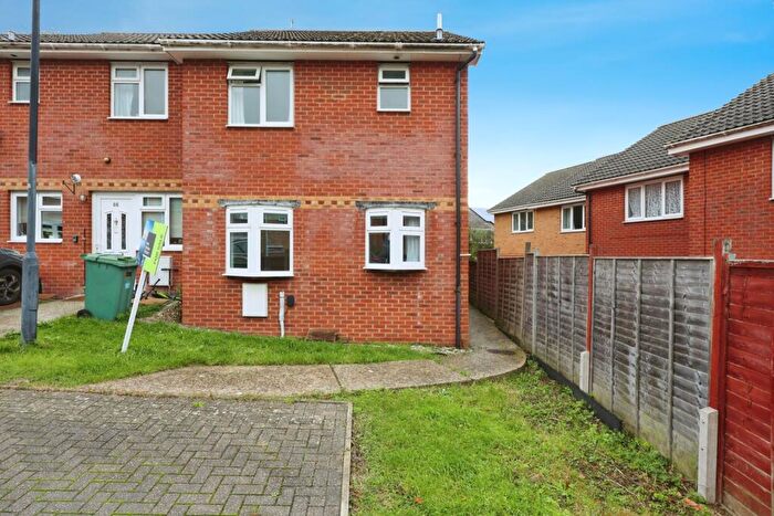 2 Bedroom End Of Terrace House For Sale In Nelson Drive, Cowes, Isle Of Wight, PO31