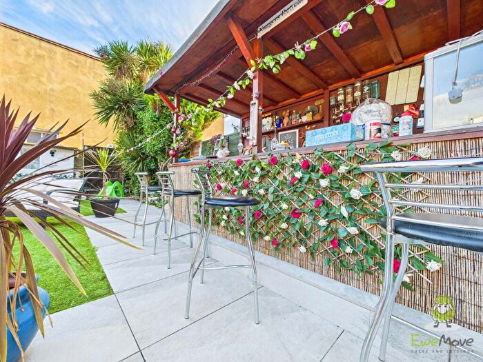 4 Bedroom Terraced House For Sale In Carlton Avenue, Gillingham, ME7