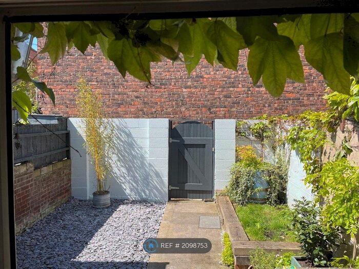 2 Bedroom Terraced House To Rent In Derwent Avenue, Hull, HU3