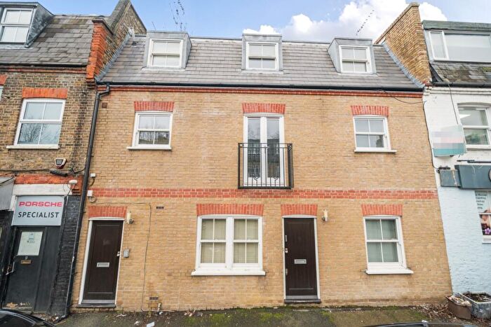 2 Bedroom Flat To Rent In Rosemont Road London, NW3