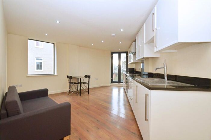 3 Bedroom Apartment To Rent In Martello Street, London Fields, E8