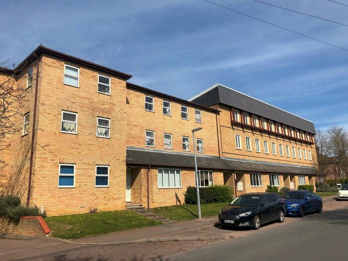 3 Bedroom Apartment To Rent In Whitehill Road, Cambridge, CB5