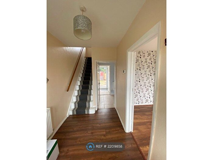 3 Bedroom Semi-Detached House To Rent In Dacre Gardens, Borehamwood, WD6