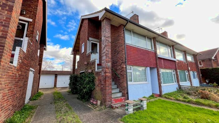 2 Bedroom Maisonette To Rent In Cedar Way, Sunbury-On-Thames, TW16