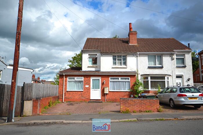 3 Bedroom Semi-Detached House To Rent In St. Lukes Road, Coventry, CV6