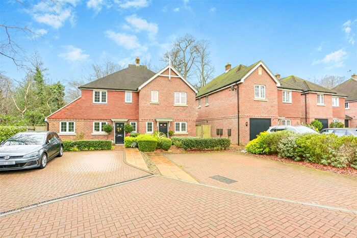 3 Bedroom Semi Detached House For Sale In Stanton Grove, Tadworth, KT20