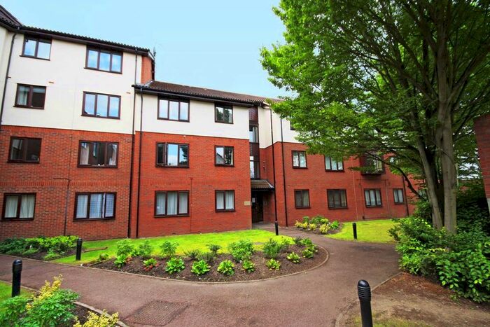 1 Bedroom Flat To Rent In Romana Court, Sidney Road, Staines, TW18