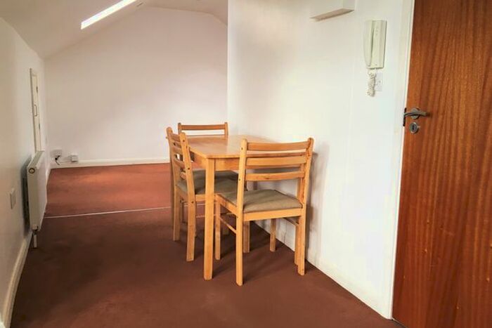 Studio To Rent In Dawley Road, Hayes, UB3