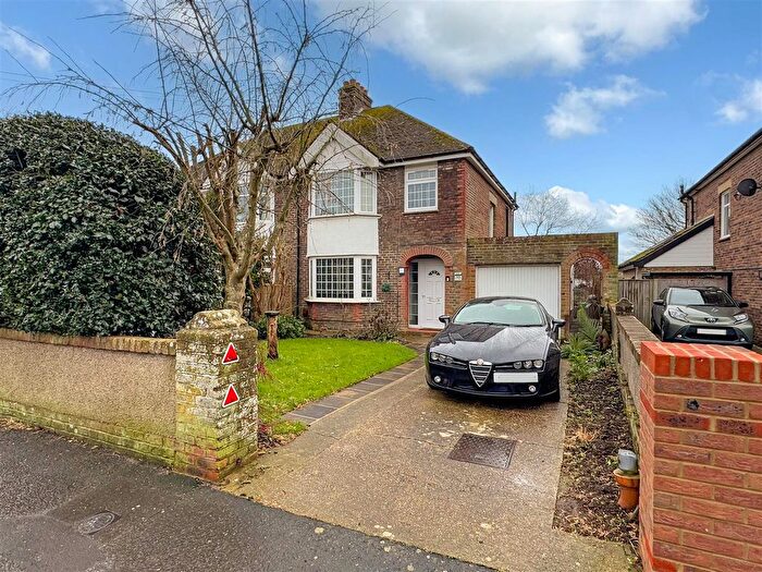 3 Bedroom Semi Detached House For Sale In Cornwall Road, Littlehampton, BN17