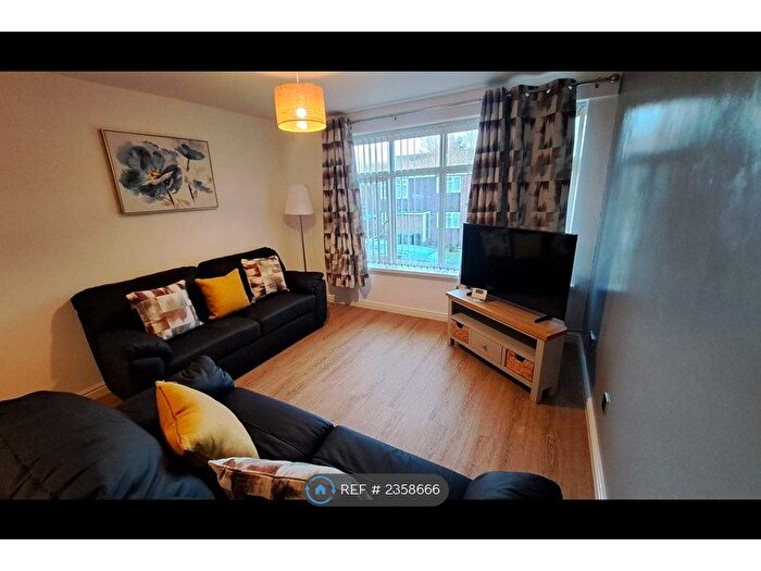 2 Bedroom Flat To Rent In Devereux Road, West Bromwich, B70