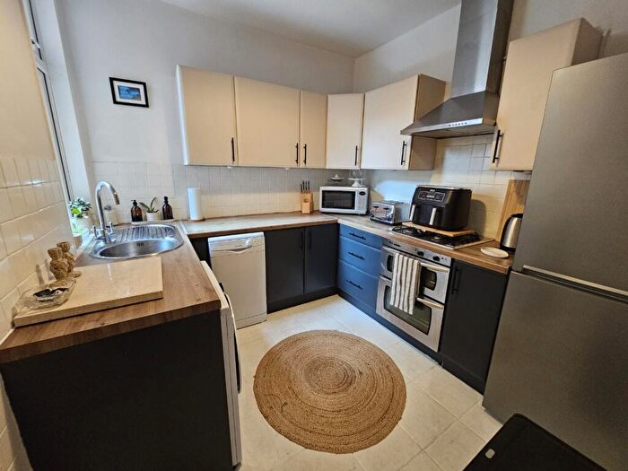 3 Bedroom Terraced House To Rent In Brighton Road, Reading, Berkshire, RG6