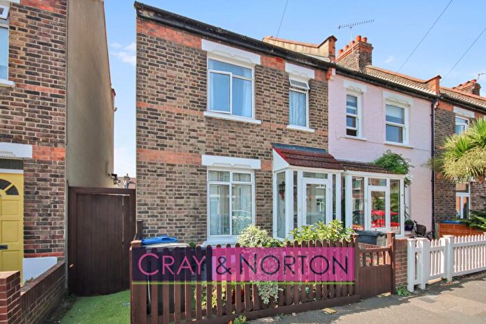 3 Bedroom End Of Terrace House For Sale In Anthony Road, South Norwood, SE25