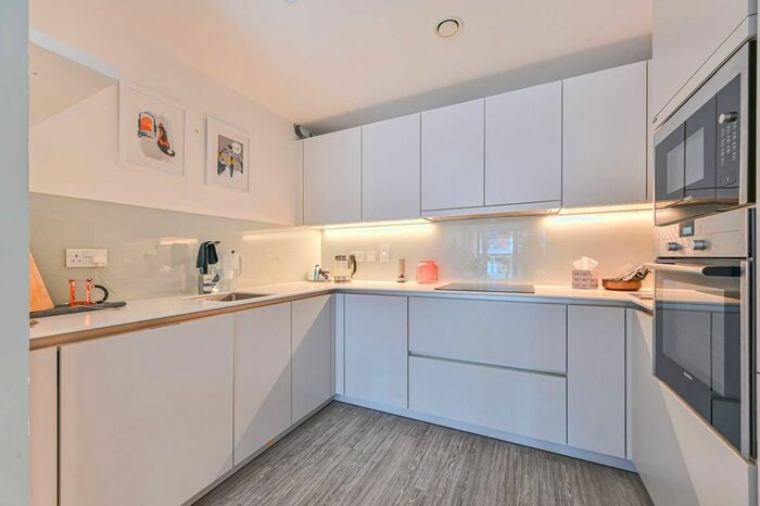 2 Bedroom Flat To Rent In Gaumont Place, Streatham Hill, London, SW2