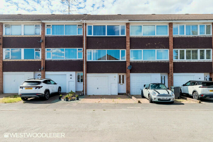 3 Bedroom Town House To Rent In Ranworth Avenue, Hoddesdon, EN11