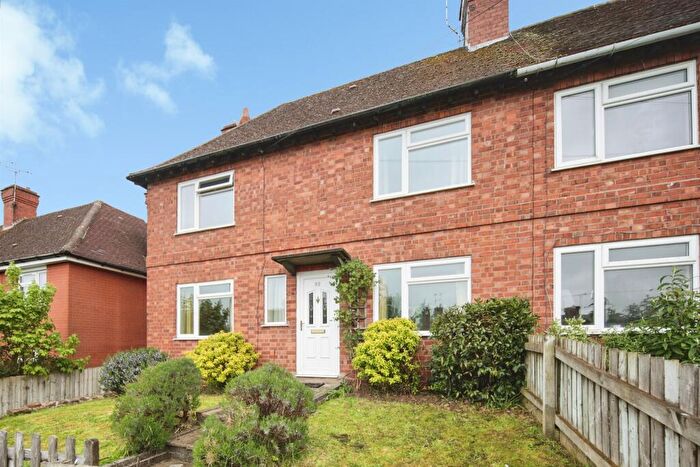 3 Bedroom Semi-Detached House For Sale In Hyde Road, Kenilworth, CV8