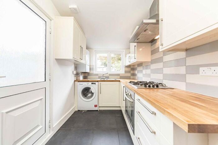 4 Bedroom Terraced House To Rent In Woodland Way, Mitcham, CR4