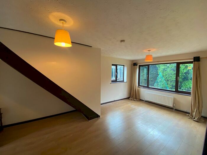 1 Bedroom Flat To Rent In Holly Hill, Southampton, SO16