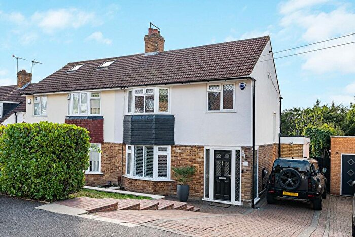 3 Bedroom Semi-Detached House For Sale In Tempest Avenue, Potters Bar, EN6