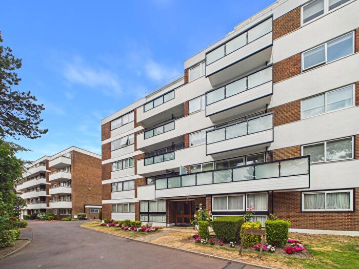2 Bedroom Flat For Sale In Barrydene, Oakleigh Road North, Whetstone, N20
