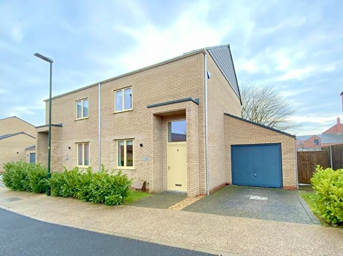 3 Bedroom Semi Detached House For Sale In The Maples, Humberston, DN36