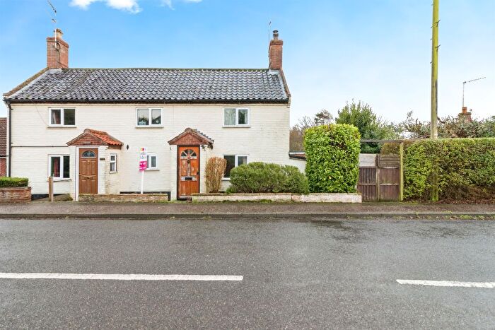 2 Bedroom Semi-Detached House For Sale In Yarmouth Road, Broome, Bungay, NR35