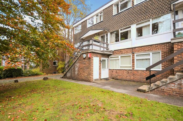 2 Bedroom Flat To Rent In Lubbock Road, Chislehurst, BR7