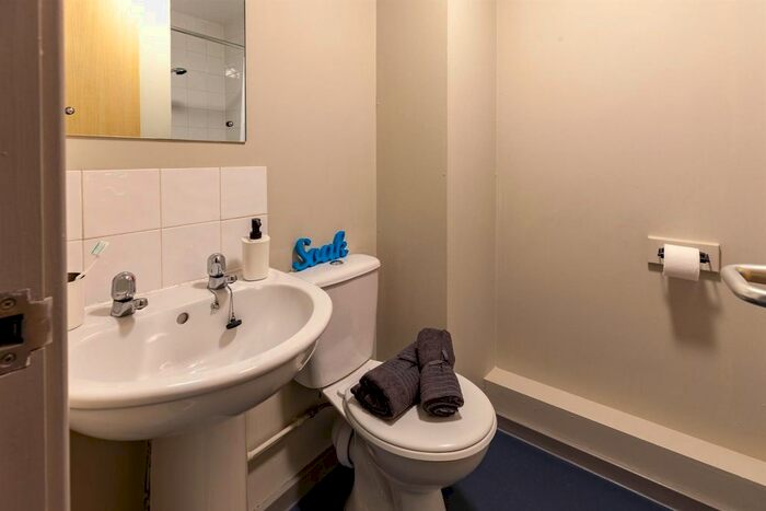 1 Bedroom Flat To Rent In Lineker Road, Leicester, LE2