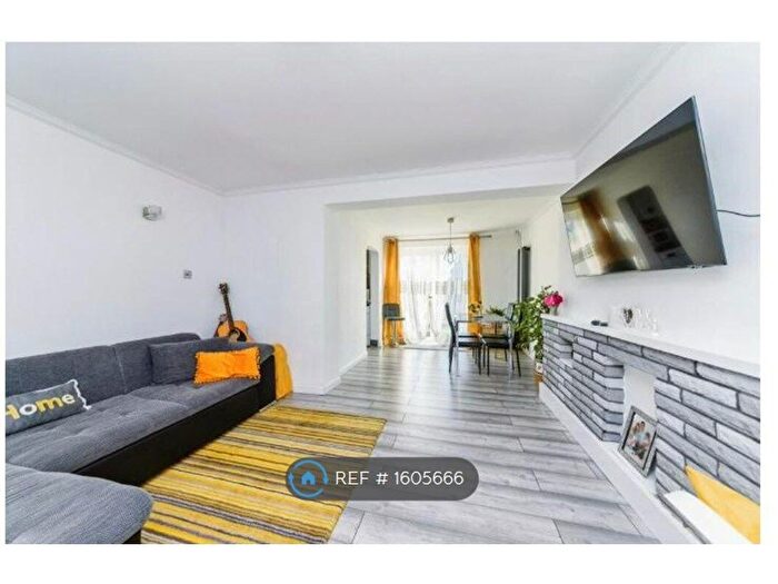 3 Bedroom Semi-Detached House To Rent In Sherwood Drive, Melton Mowbray, LE13