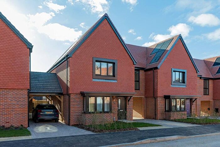 3 Bedroom Link Detached House For Sale In London Road, Hassocks, BN6