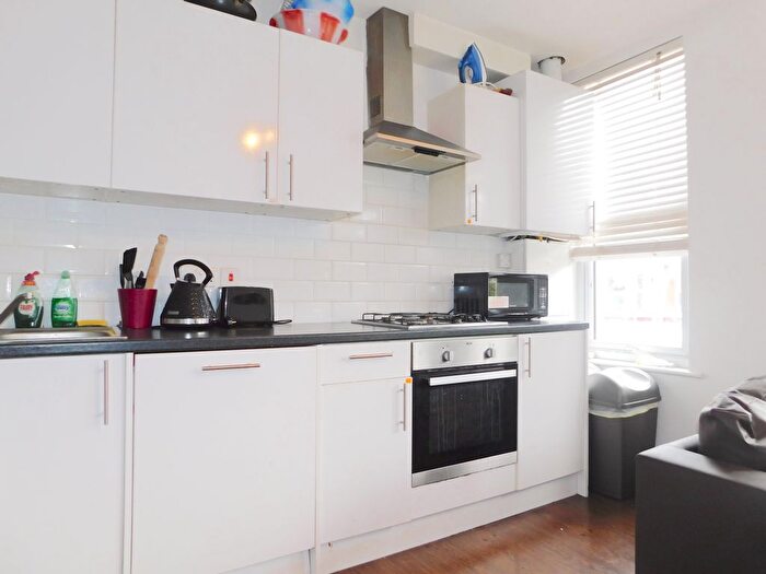 3 Bedroom Flat To Rent In Pemberton Road, London, N4