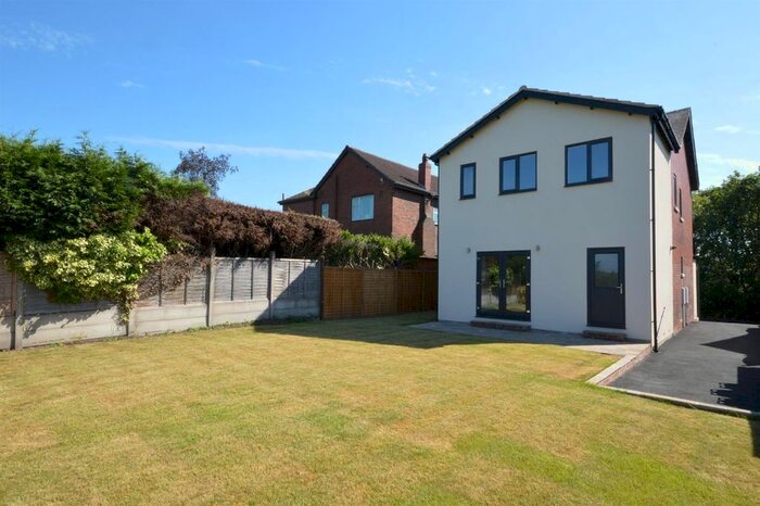 4 Bedroom Detached House To Rent In Oakenshaw Lane, Walton WF4