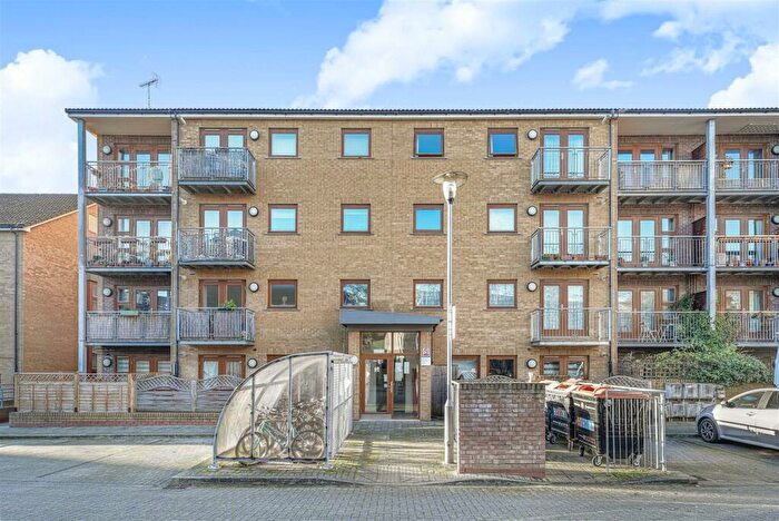 1 Bedroom Flat For Sale In Cazenove Road, London, N16