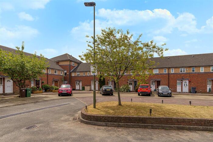 1 Bedroom Flat For Sale In Beeches Close, Penge, London, SE20