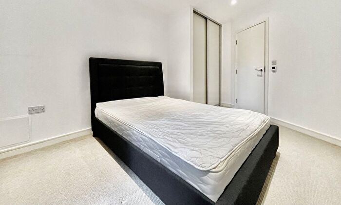 1 Bedroom Flat To Rent In Saffron Central Square, Pinnacle Apartments, CR0