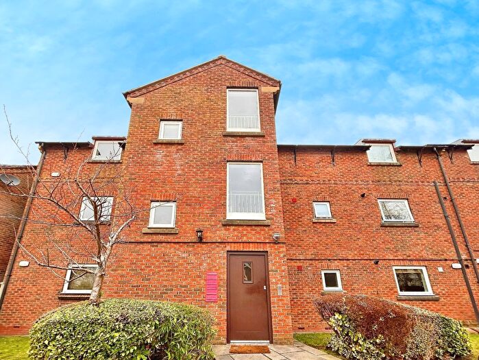 2 Bedroom Flat To Rent In Tarvin Avenue, Heaton Chapel, Greater Manchester, SK4