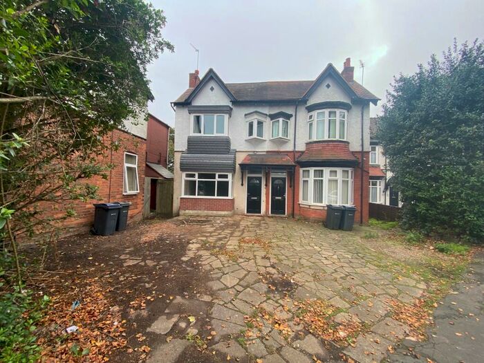 3 Bedroom Semi-Detached House To Rent In Oval Road, Erdington, B24