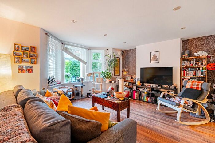 2 Bedroom Flat For Sale In Thicket Road, Anerley, London, SE20